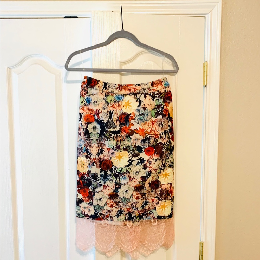 Garcia pencil skirt with lace